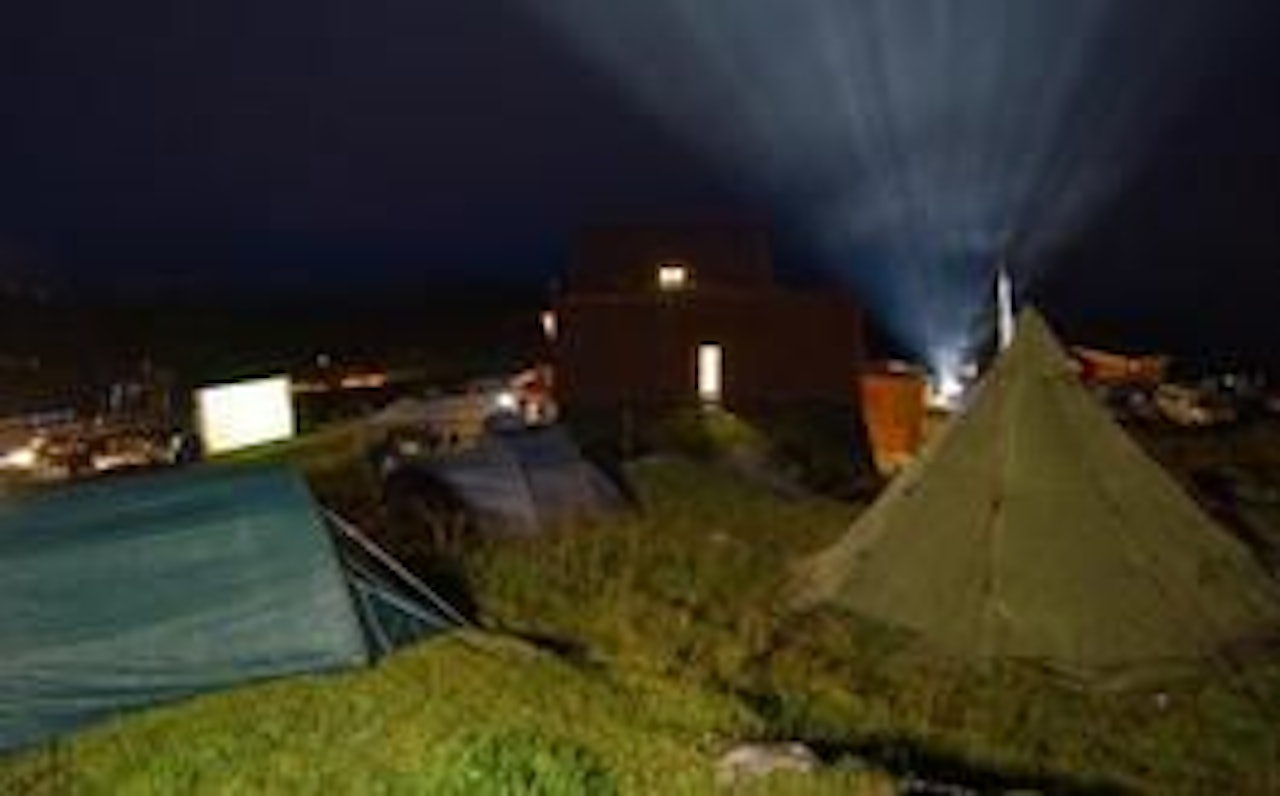 FJELLFILM: Telt, film og god stemning er bare noen av ingrediensene på Fjellfilmfestivalen. FJELLFILM: Telt, film og god stemning er bare noen av ingrediensene på Fjellfilmfestivalen.