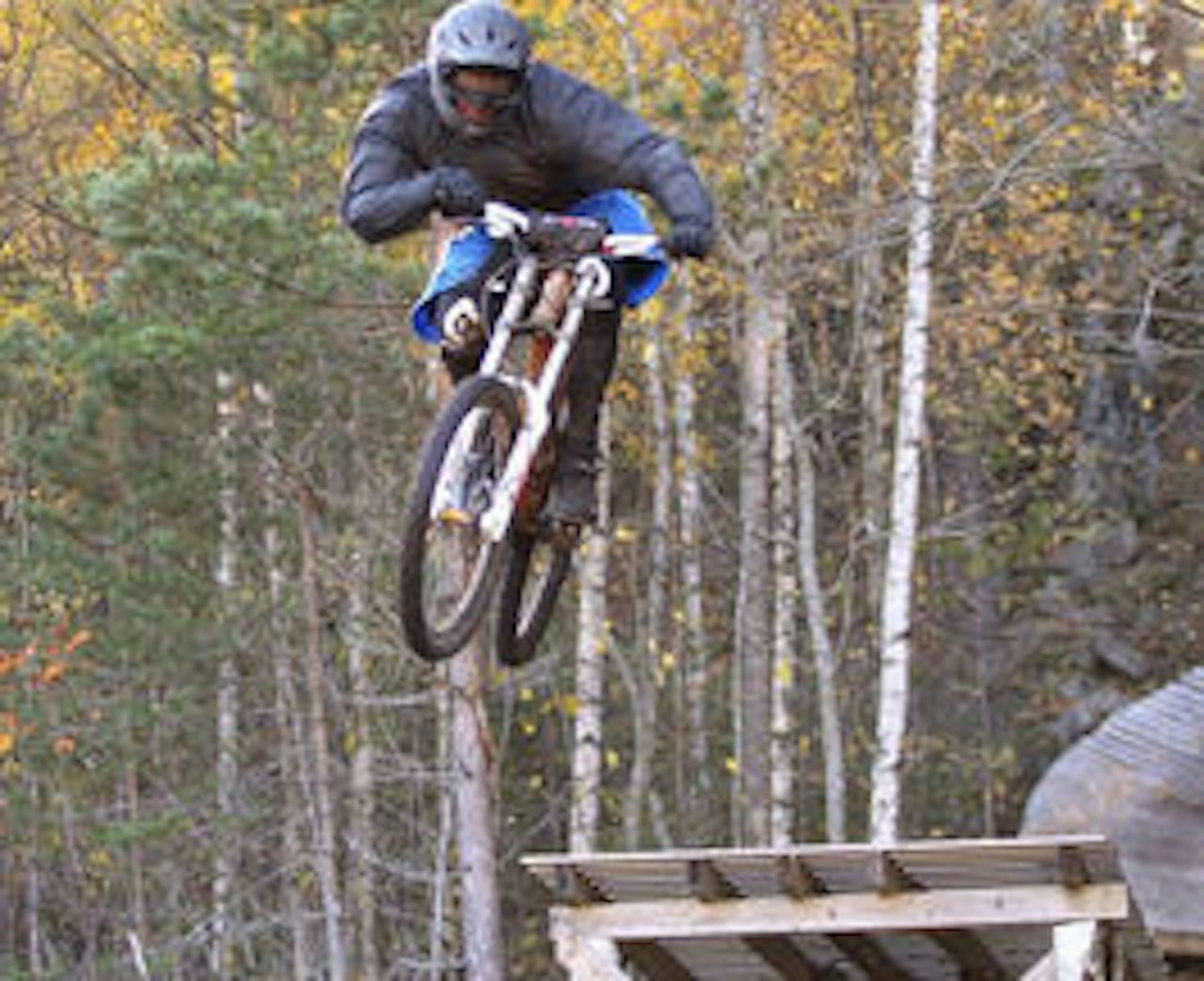 Jørgen Dahlen i Kongsberg. Flere bilder i Terrengsykkel-artikkelen. Foto: Simen Berg Jørgen Dahlen i Kongsberg. Flere bilder i Terrengsykkel-artikkelen. Foto: Simen Berg