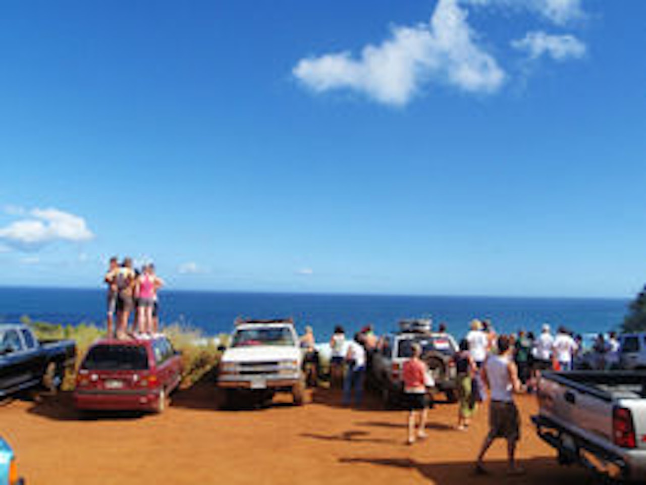 PE`AHI: Jaws er et populært skue når gigantene dukker opp i horisonten. Foto: Lars J. LAbeee-Lund. PE`AHI: Jaws er et populært skue når gigantene dukker opp i horisonten. Foto: Lars J. LAbeee-Lund.