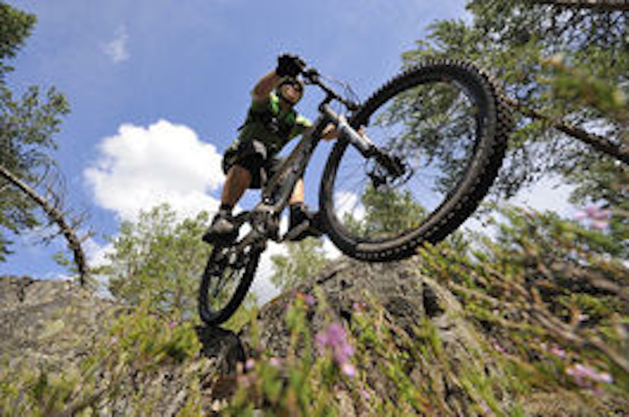 Torkel Asanovic Karoliussen har fått dreis på stiene i Kongsberg. Bilde: Endre Løvaas Torkel Asanovic Karoliussen har fått dreis på stiene i Kongsberg. Bilde: Endre Løvaas