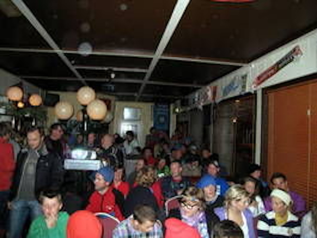 Stinn brakke i den vesle puben på Hotel Jarl i Voss. Stinn brakke i den vesle puben på Hotel Jarl i Voss.