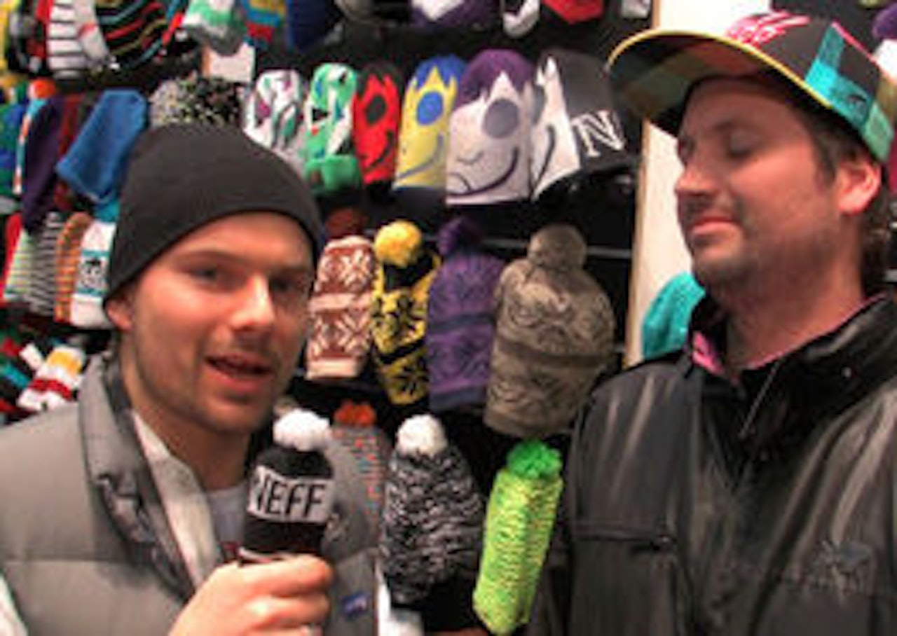 STUNTREPORTER: Fredrik Luytkis er kjent for sine stunt på ski. Her med mikrofon. Foto: HPHval STUNTREPORTER: Fredrik Luytkis er kjent for sine stunt på ski. Her med mikrofon. Foto: HPHval