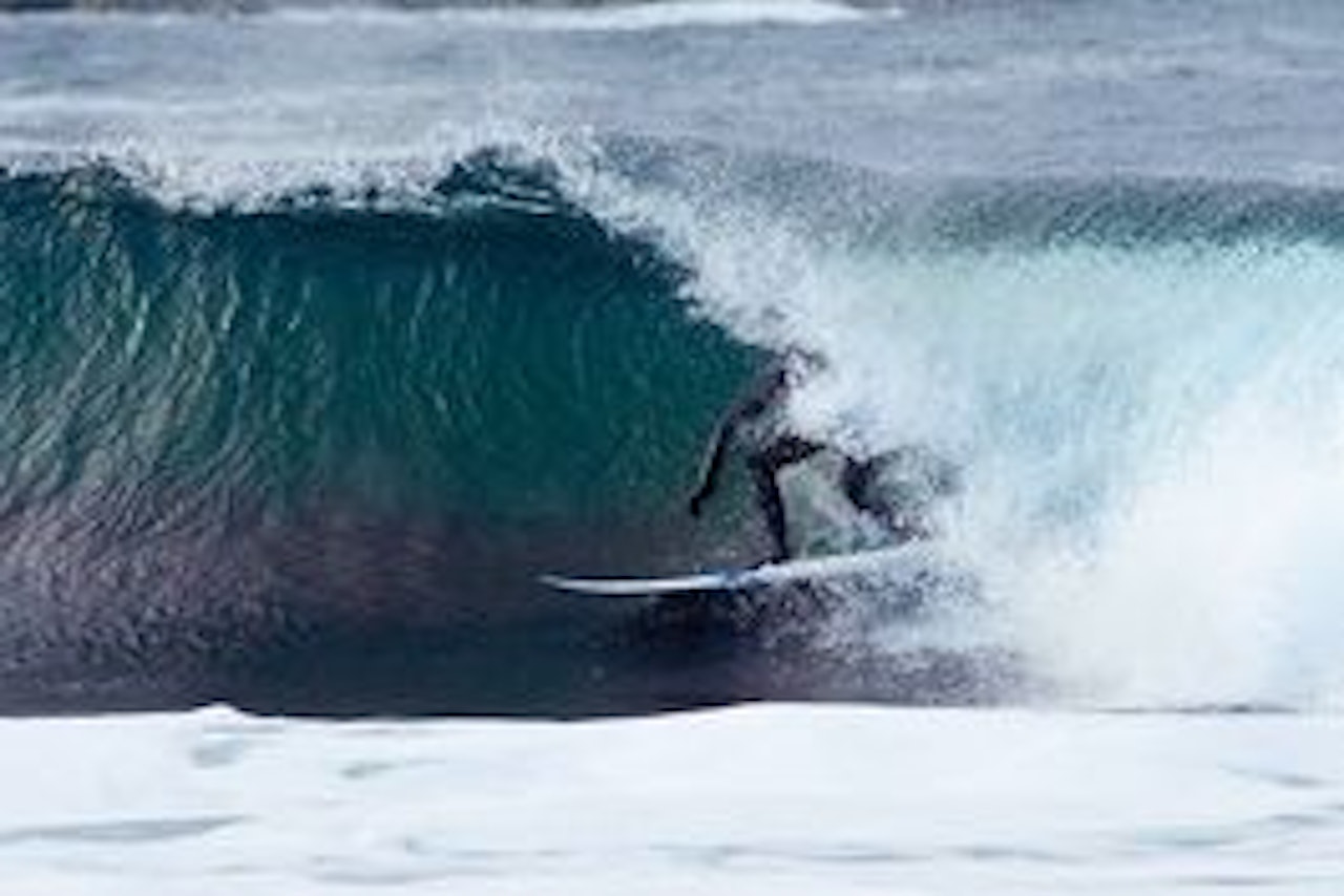 FRISURFER: Britiske Ian tester forholdene i Norge. Foto: Tim Nunn FRISURFER: Britiske Ian tester forholdene i Norge. Foto: Tim Nunn