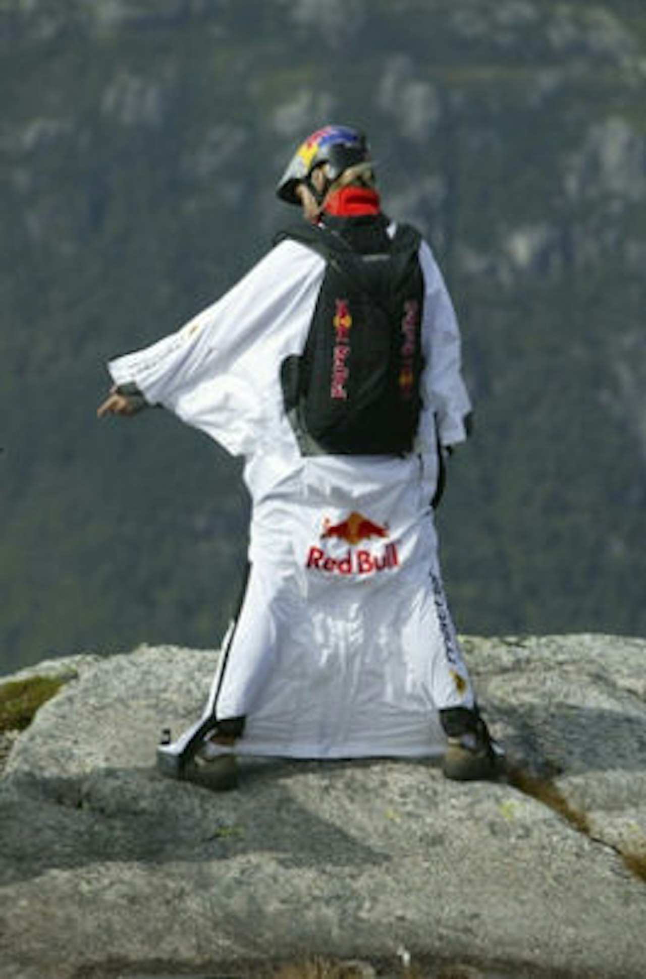 ENSOM SVALE: Hollekim får trolig selskap. Foto: Thilo Brunner/Redbull Photofiles ENSOM SVALE: Hollekim får trolig selskap. Foto: Thilo Brunner/Redbull Photofiles