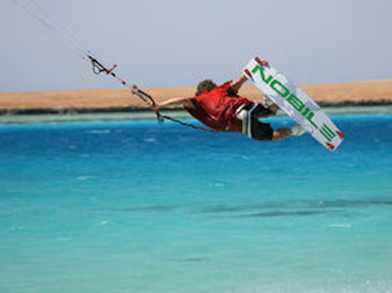FRISTENDE: Med båt får du tilgang til urørte øyer med perfekte flattvannsforhold. Foto: Flo Ducatè FRISTENDE: Med båt får du tilgang til urørte øyer med perfekte flattvannsforhold. Foto: Flo Ducatè