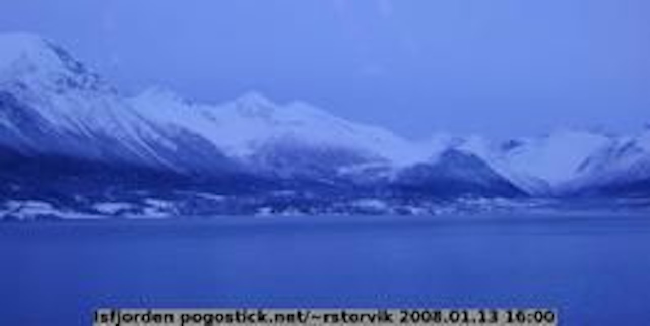 Webkamera inn Isfjorden 13.januar (Foto: Isfjorden.com) Webkamera inn Isfjorden 13.januar (Foto: Isfjorden.com)