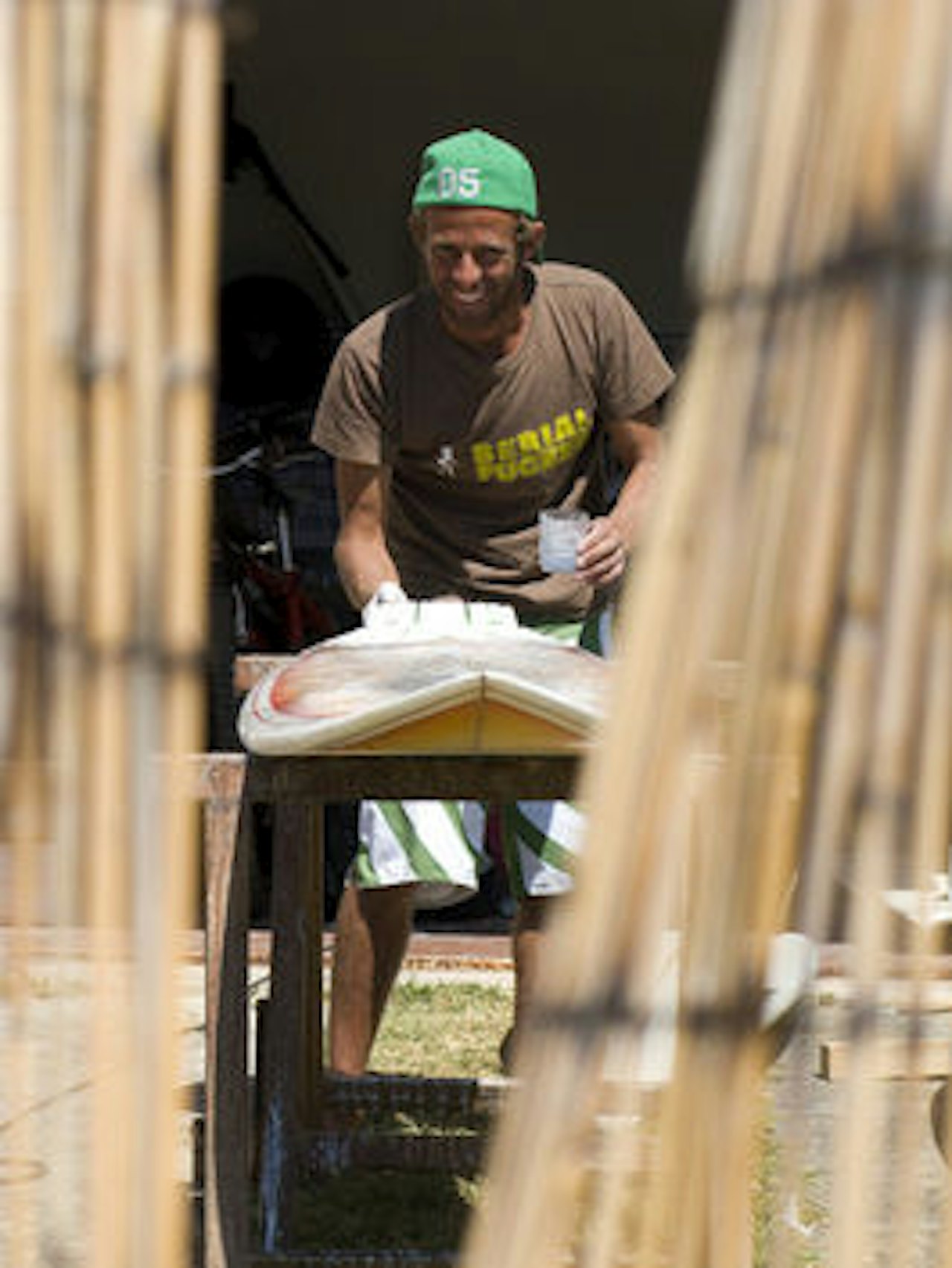 Mica Lourenco kan lære deg å shape surfebrett proffene foretrekker. Foto: Christian Nerdrum Mica Lourenco kan lære deg å shape surfebrett proffene foretrekker. Foto: Christian Nerdrum