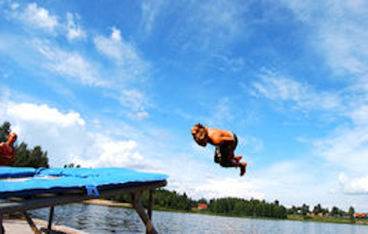 NY GREN: Trampett med landing i vann. NY GREN: Trampett med landing i vann.