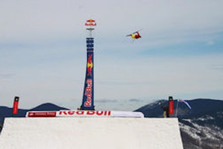 Simon Dumont satte ny verdensrekord hjemme på Sunday River med 10, 36 meter. Foto: Mike Rogge Simon Dumont satte ny verdensrekord hjemme på Sunday River med 10, 36 meter. Foto: Mike Rogge