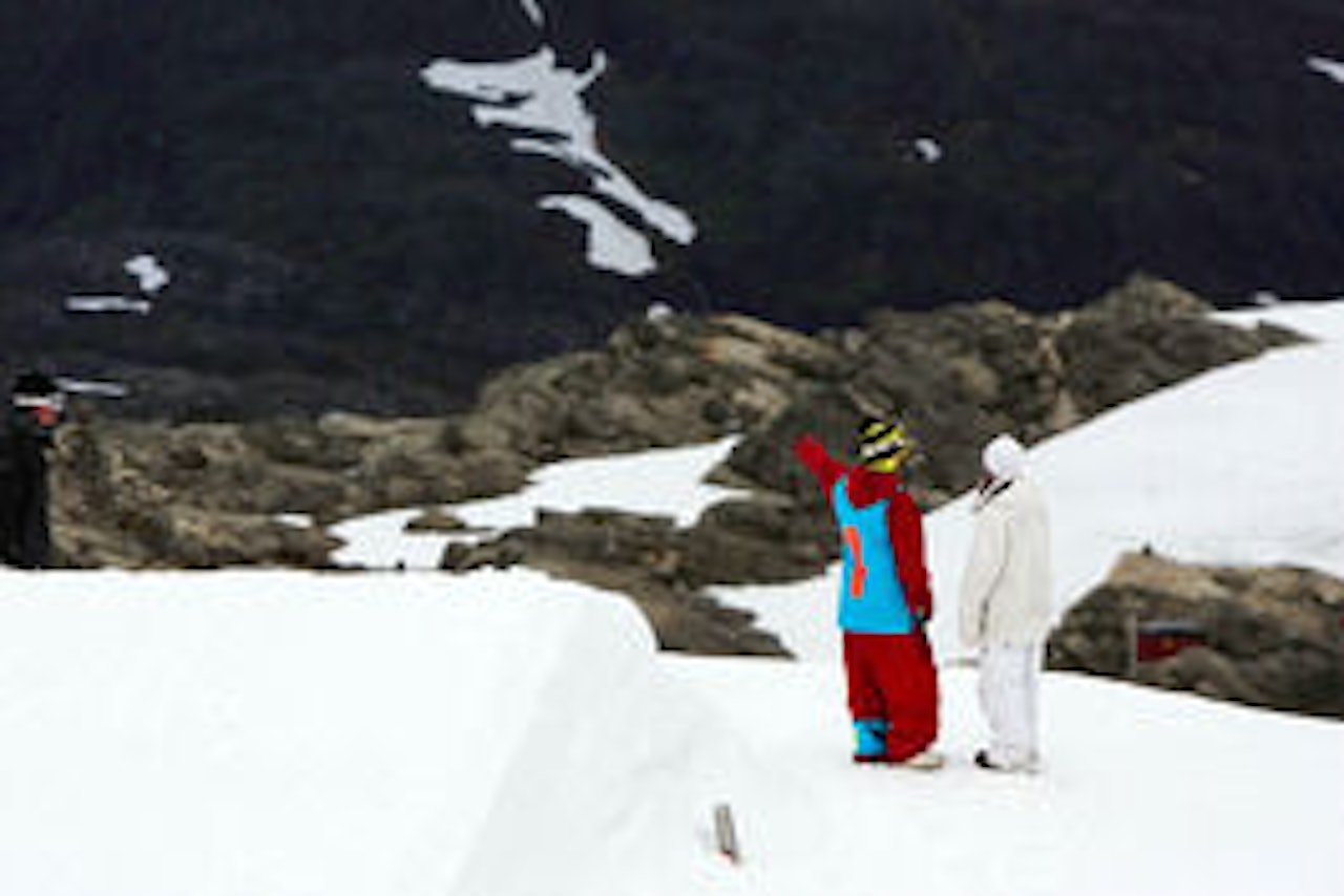 Emil Forsheim og Russer-Peter diskuterer detaljene i Fonnaparken forrige sesong. Emil Forsheim og Russer-Peter diskuterer detaljene i Fonnaparken forrige sesong.