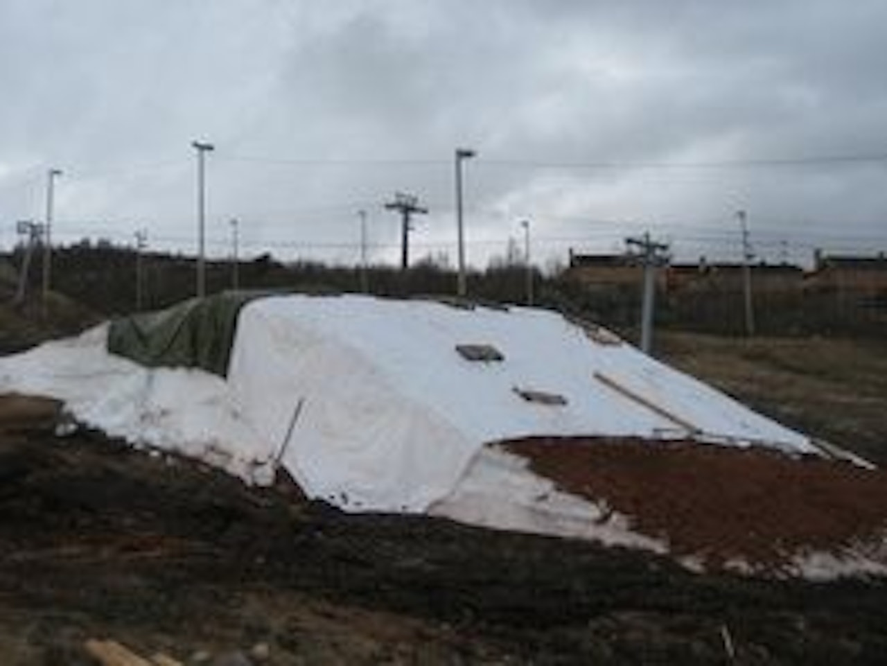 SLIK VAR DEN: 19. mai så snøhaugen slik ut. SLIK VAR DEN: 19. mai så snøhaugen slik ut.