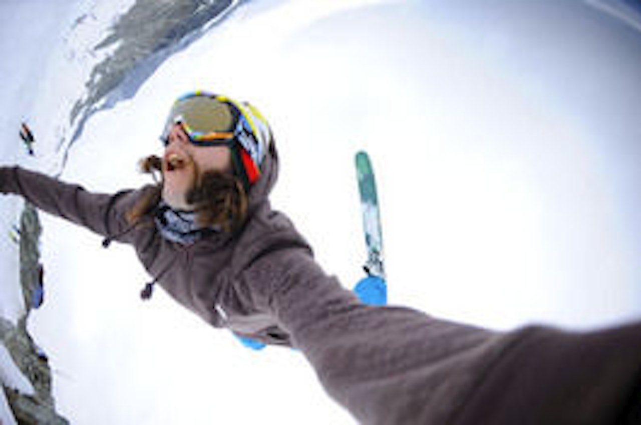 Eric Hjorleifson portretter seg selv i en backflip. Cam: Endre Løvaas Eric Hjorleifson portretter seg selv i en backflip. Cam: Endre Løvaas