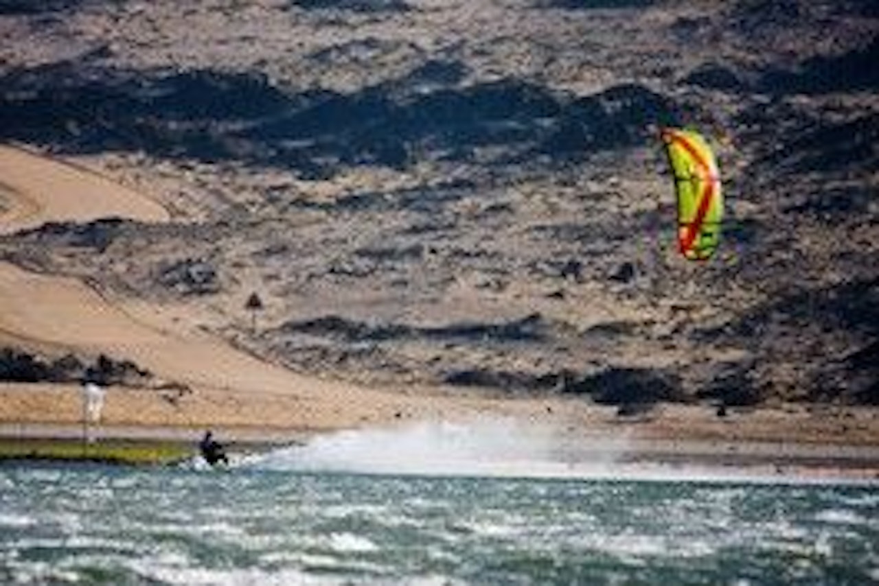 FARTSFANTOM: Rob Douglas satte verdensrekord for seildrevne farkoster med 49,84 knop. FARTSFANTOM: Rob Douglas satte verdensrekord for seildrevne farkoster med 49,84 knop.