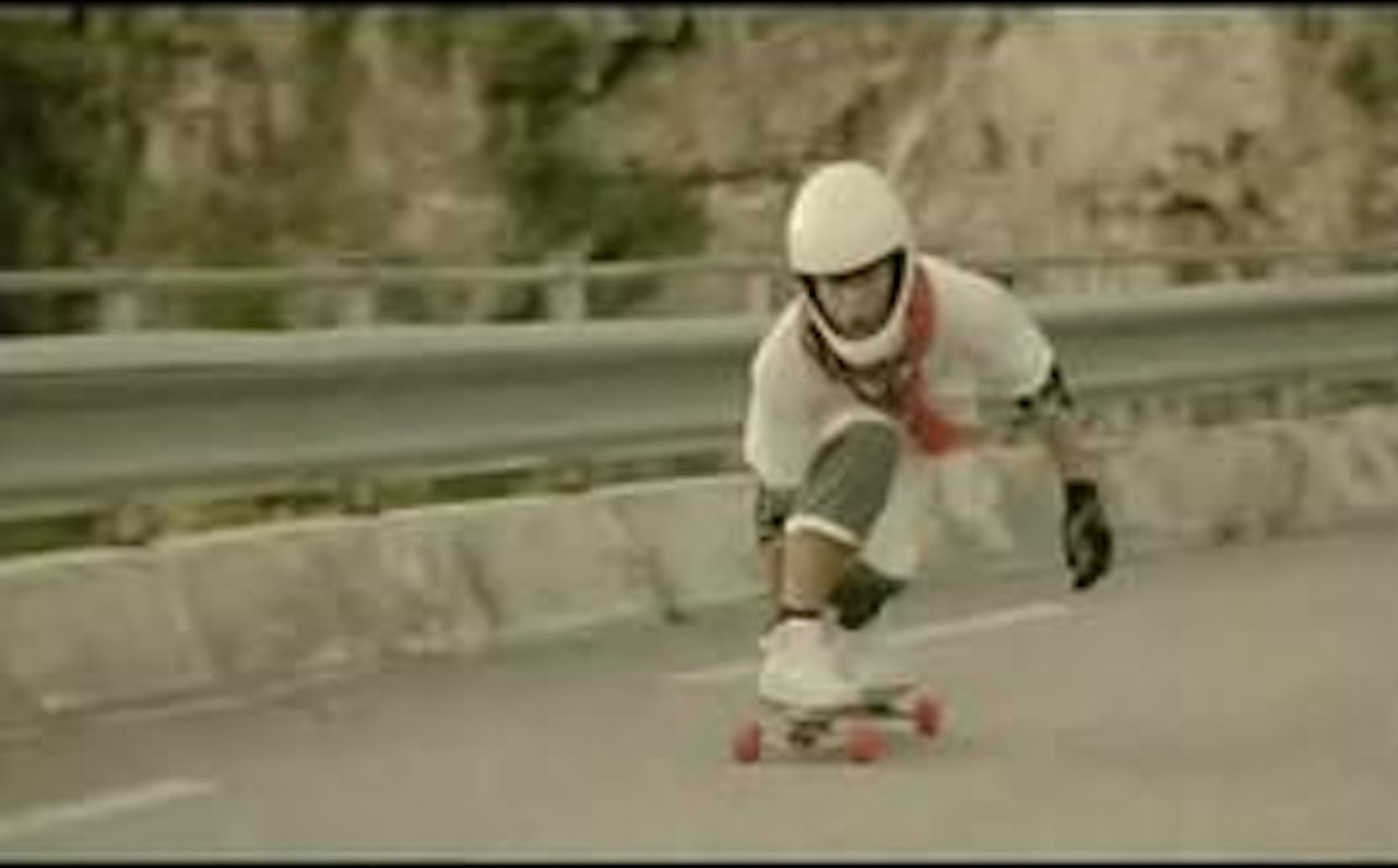 BRED: Longing for life presenterer longboarding, surf og klippehopping på sitt beste. BRED: Longing for life presenterer longboarding, surf og klippehopping på sitt beste.