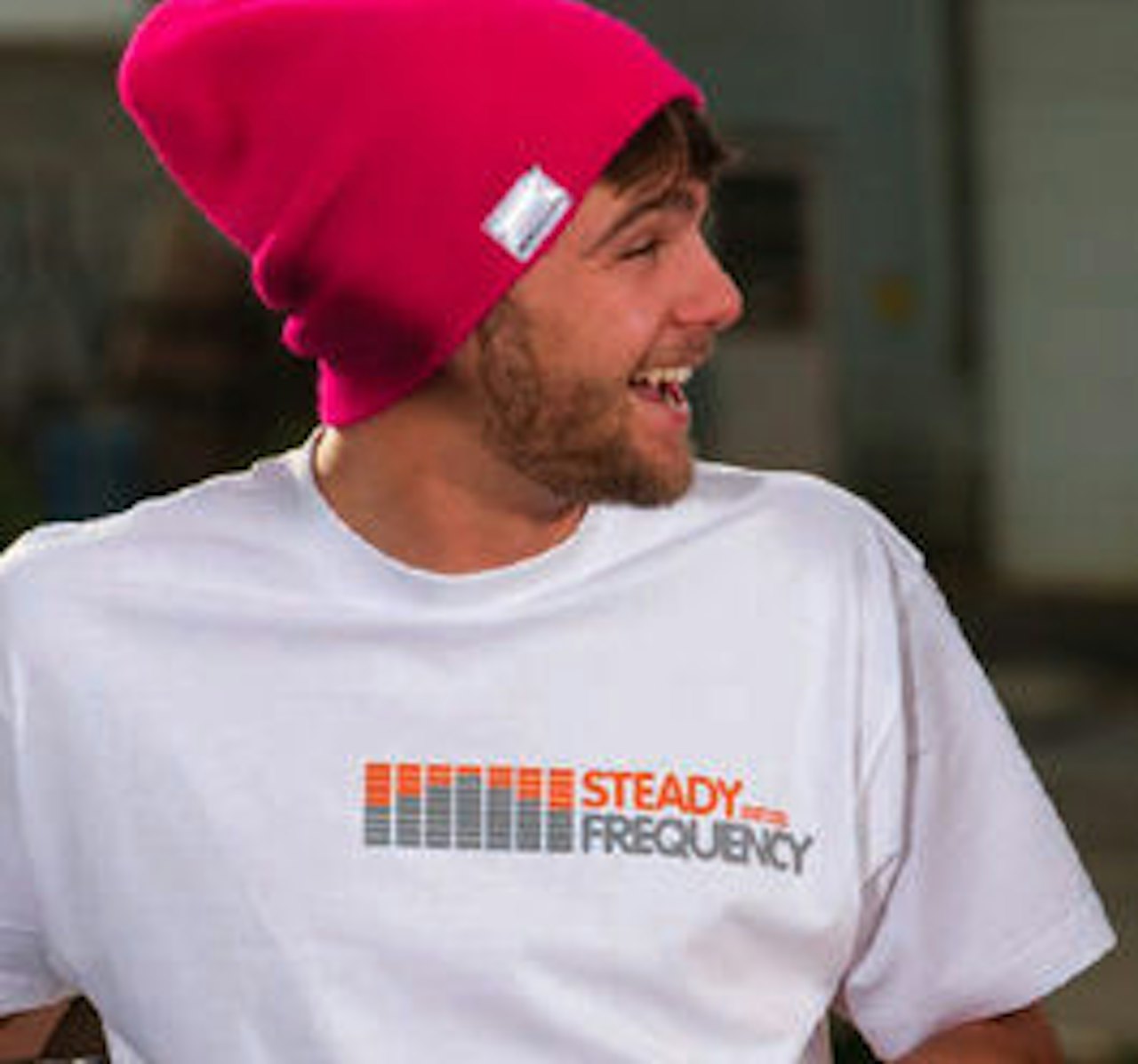 HODEJEGER: Svar rett på spørsmålet. og varm øra med Discrete-lue. HODEJEGER: Svar rett på spørsmålet. og varm øra med Discrete-lue.