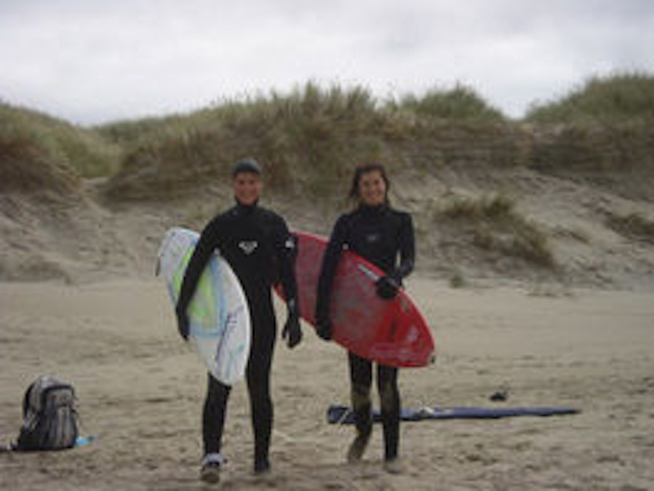 BRA MELDING: Inger Elin Knappskog og Åse gjør seg klar for fine bølger denne helgen. BRA MELDING: Inger Elin Knappskog og Åse gjør seg klar for fine bølger denne helgen.