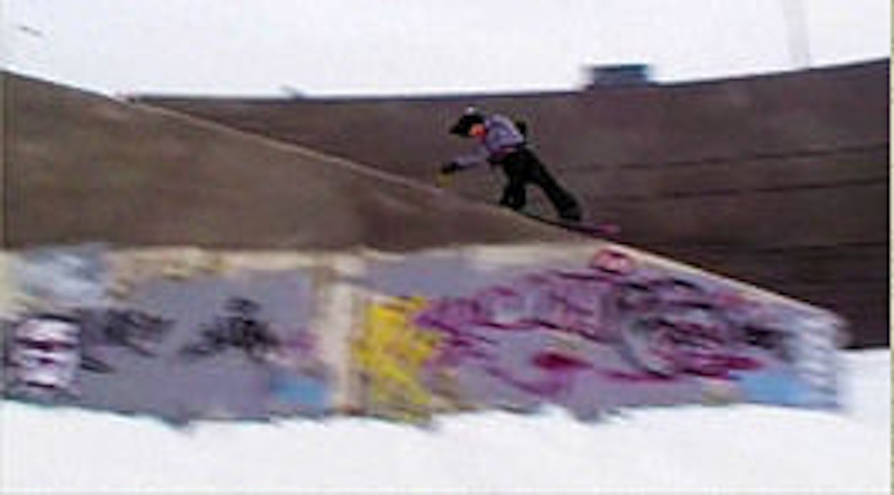 KLAR FOR SESONGSTART: Heftig urban jibbing i Absinthe sin siste Ready. KLAR FOR SESONGSTART: Heftig urban jibbing i Absinthe sin siste Ready.