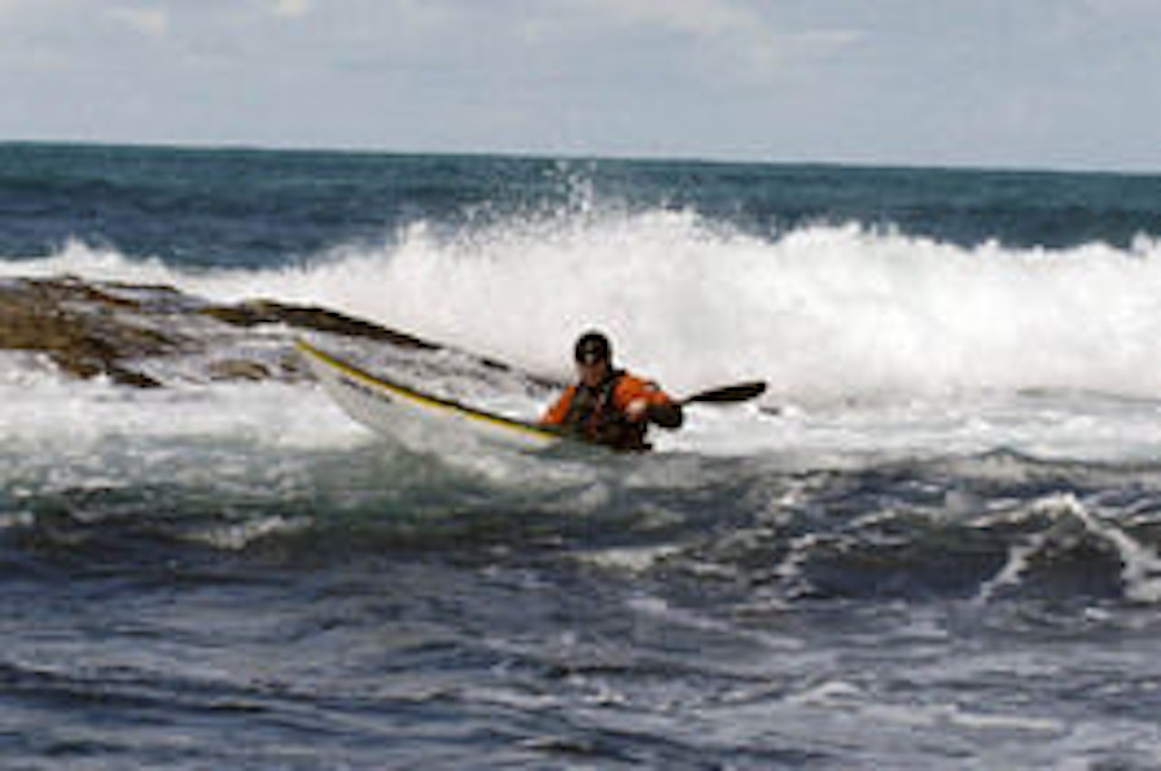STOR NATUR: Åpent hav, brenninger og lune sund venter på kajakkfolket på Bulandet. STOR NATUR: Åpent hav, brenninger og lune sund venter på kajakkfolket på Bulandet.
