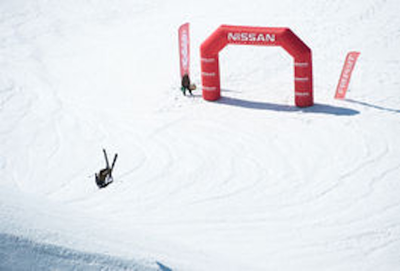 SALTO: Stavangergutten Eirik Borgersen tittet på målområdet opp- ned. Foto: Sverre Hjørnevik SALTO: Stavangergutten Eirik Borgersen tittet på målområdet opp- ned. Foto: Sverre Hjørnevik