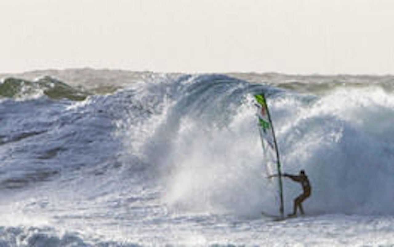 Grimstad gutten Hans-Kristian Waarum håper på slike forhold under Jæren Wave. Foto: Truls Schaal Grimstad gutten Hans-Kristian Waarum håper på slike forhold under Jæren Wave. Foto: Truls Schaal