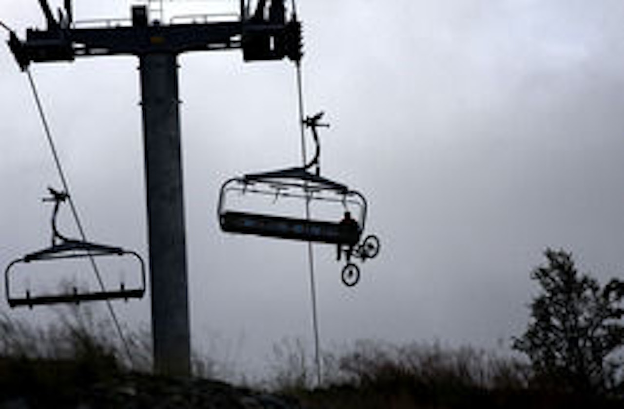 Fred Syversen i heisen på vei opp. Foto: Are Tallak Fred Syversen i heisen på vei opp. Foto: Are Tallak