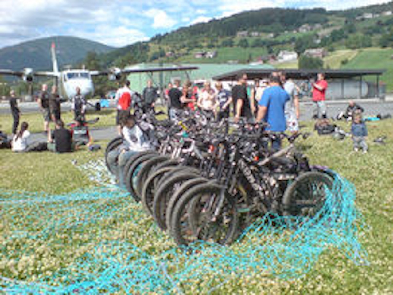 ALDRI MER? Syklister fraktes til vossafjellene. Foto: Erlend Sande ALDRI MER? Syklister fraktes til vossafjellene. Foto: Erlend Sande