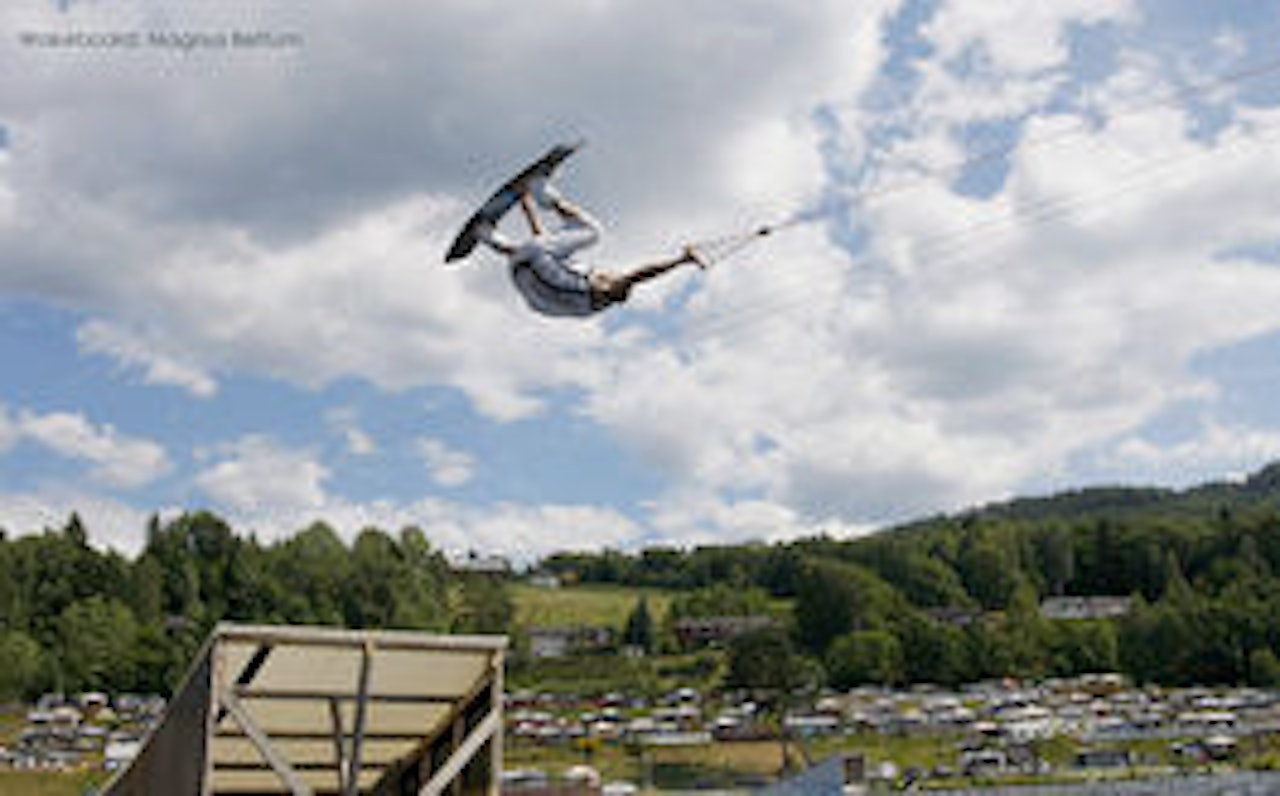 MASSIV: Magnus Bettum i kjent stil på kabelbanen ved Nordsjø Ferieland. Foto: Helene Ness MASSIV: Magnus Bettum i kjent stil på kabelbanen ved Nordsjø Ferieland. Foto: Helene Ness