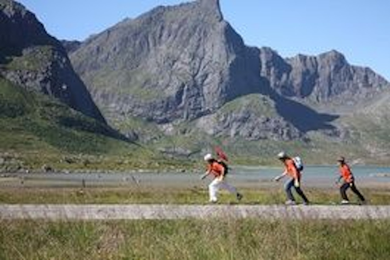 POLITISK BUDSKAP: I protest mot boring Lofoten skatet de øygruppa på langs. POLITISK BUDSKAP: I protest mot boring Lofoten skatet de øygruppa på langs.