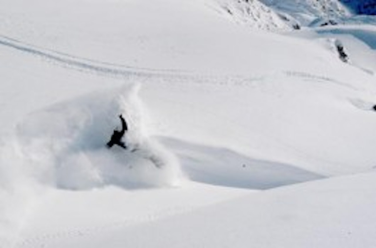 Cutback av Mads Willassen. Foto: Anders Waage Nilsen Snowboard eikedalen pudder ski snø alpint kvamskogen bergen voss
