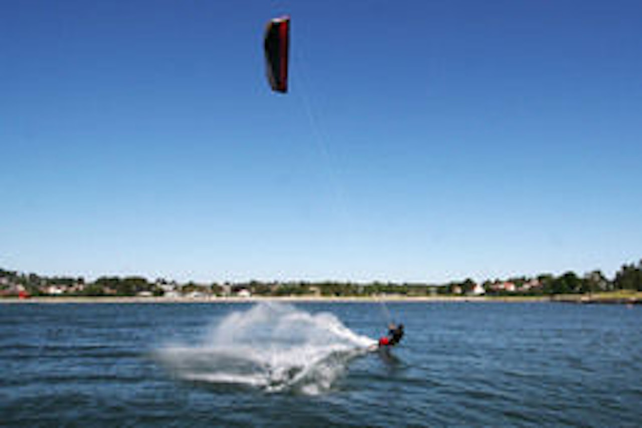 LUNEFULL: En kvinne ble skadd i kiteulykke på Ringshaugstranda. Foto: Remi Meum LUNEFULL: En kvinne ble skadd i kiteulykke på Ringshaugstranda. Foto: Remi Meum