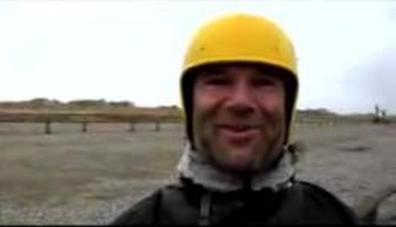 46 år gamle Timann Heinig er verdens raskeste mann med seil på vann. Foto: rekord.tv 46 år gamle Timann Heinig er verdens raskeste mann med seil på vann. Foto: rekord.tv