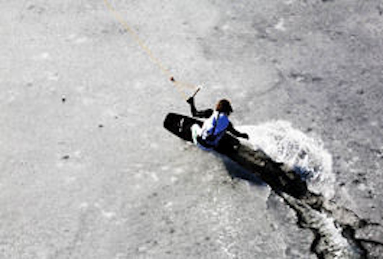 PÅ SKJÆR: Trond W. Andersen rydder banen til sesongstarten om ikke så lenge. Bilde: Kenneth Eriksson PÅ SKJÆR: Trond W. Andersen rydder banen til sesongstarten om ikke så lenge. Bilde: Kenneth Eriksson