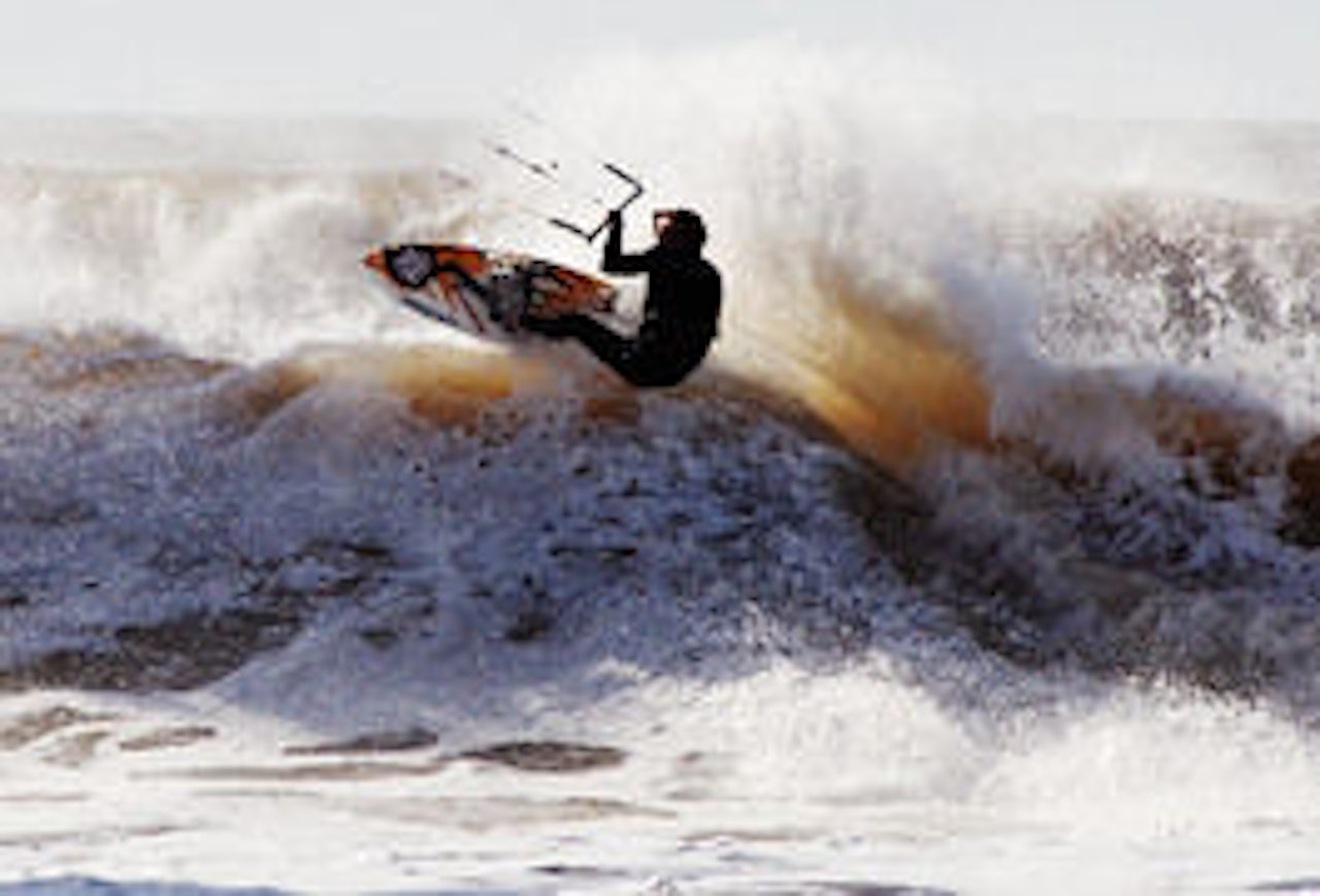 Perfekte bølger for kitesurfing ruller stadig inn til Moulay og Bertrand. Foto: Christian Nerdrum Perfekte bølger for kitesurfing ruller stadig inn til Moulay og Bertrand. Foto: Christian Nerdrum