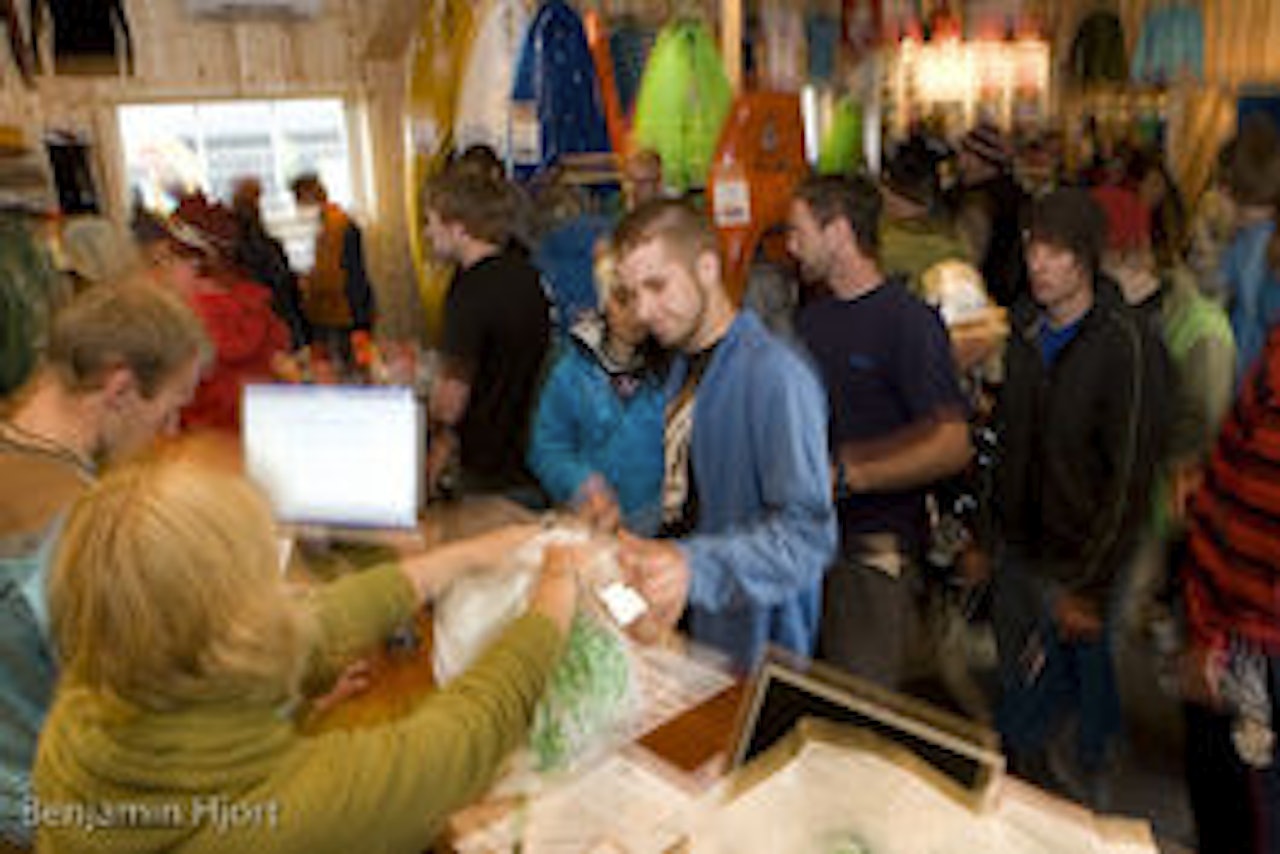 GODT BESØKT: Aldri før har det vært så mange innom en norsk padlebutikk. Foto: B Hjort GODT BESØKT: Aldri før har det vært så mange innom en norsk padlebutikk. Foto: B Hjort
