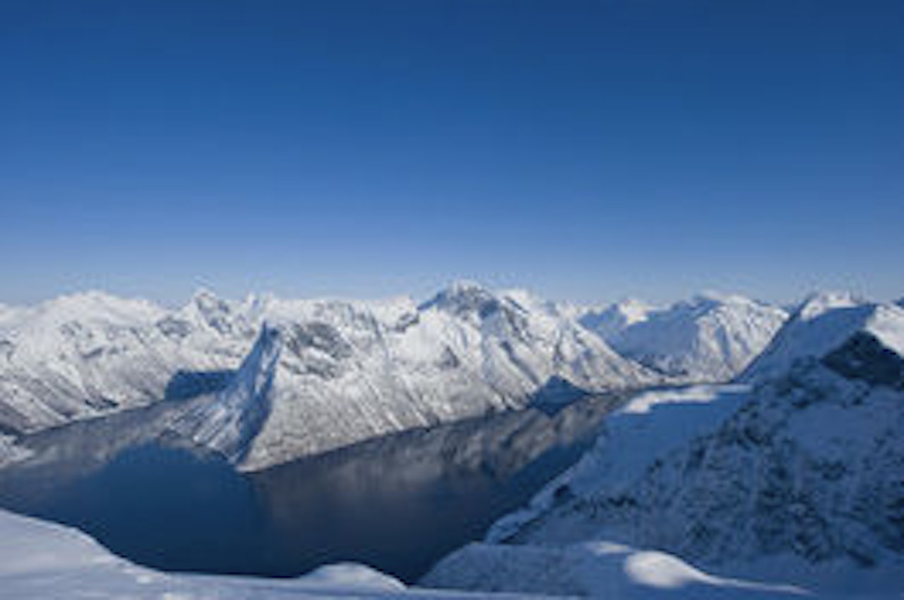 Sunnmørsalpene på sitt vakreste. Bilde: Endre Løvaas Sunnmørsalpene på sitt vakreste. Bilde: Endre Løvaas