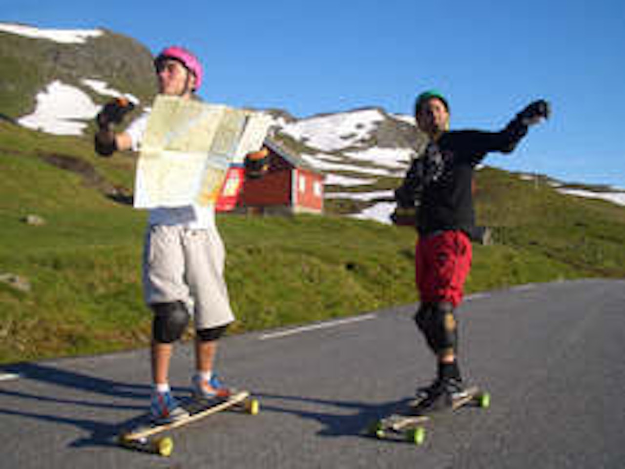 Gutta følger kartet til punkt og prikke. Foto: Robin Leypoldt Gutta følger kartet til punkt og prikke. Foto: Robin Leypoldt