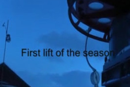 TESTKJØRING: Pelle lurer seg med første heis. TESTKJØRING: Pelle lurer seg med første heis.