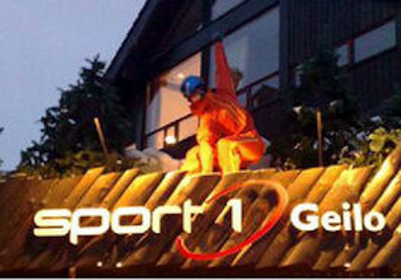 STJÆLT: Jibbe-Nils fikk ikke stå i fred på sportsbutikktaket. Foto: Sport-1 / hallingdolen.no STJÆLT: Jibbe-Nils fikk ikke stå i fred på sportsbutikktaket. Foto: Sport-1 / hallingdolen.no