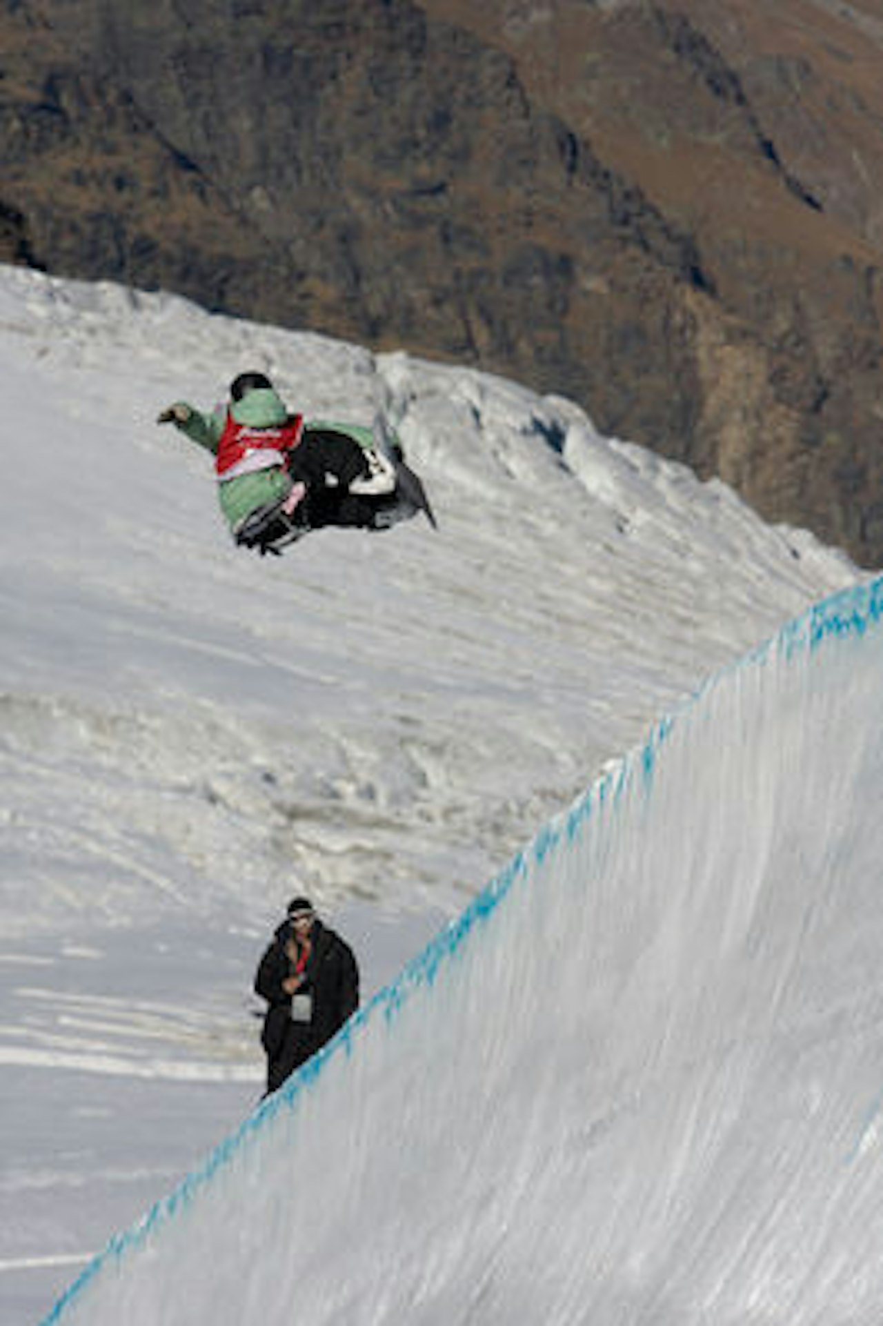 Med fjerdeplass under kvalifiserting er Buaas klar for semifinaler i halfpipe Saas Fee. Med fjerdeplass under kvalifiserting er Buaas klar for semifinaler i halfpipe Saas Fee.