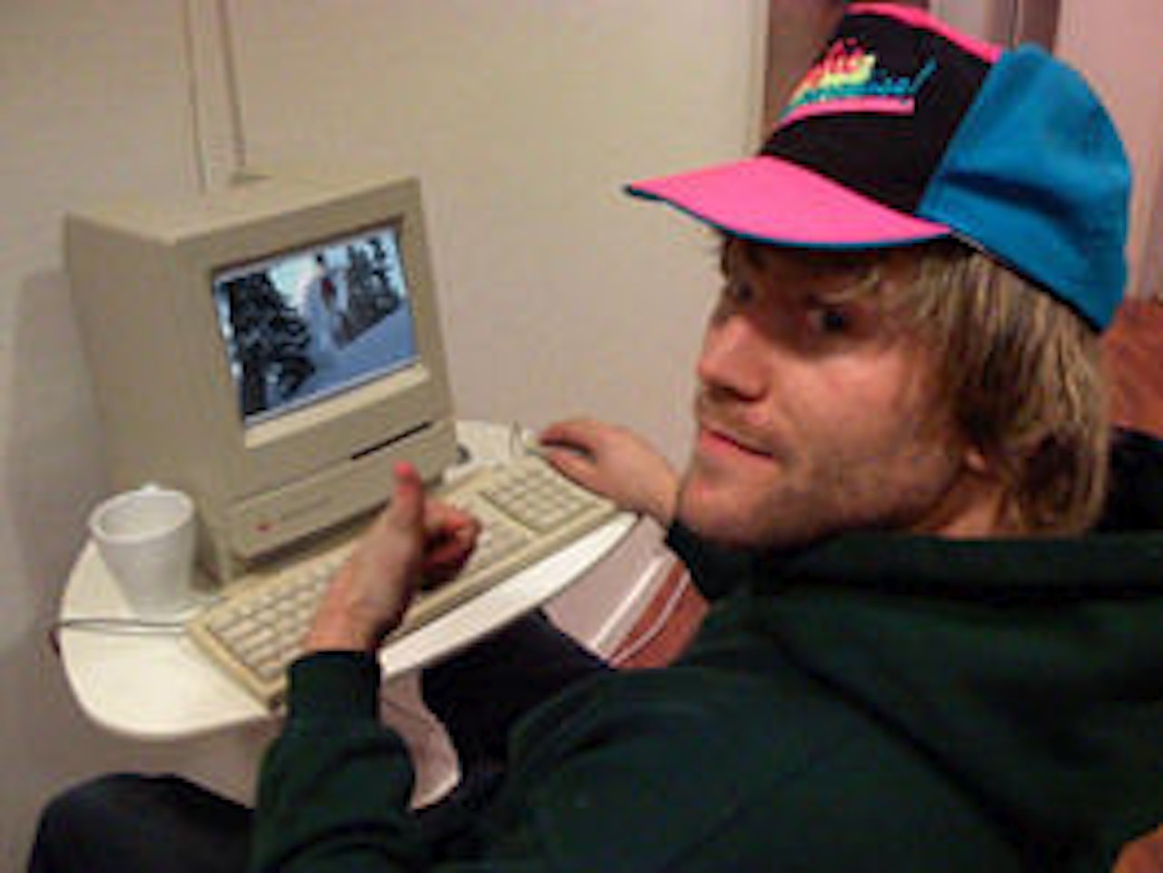 Lars Klevberg klipper og klipper. I Odda blir det smugtitt på Kong Vinter 4 Lars Klevberg klipper og klipper. I Odda blir det smugtitt på Kong Vinter 4