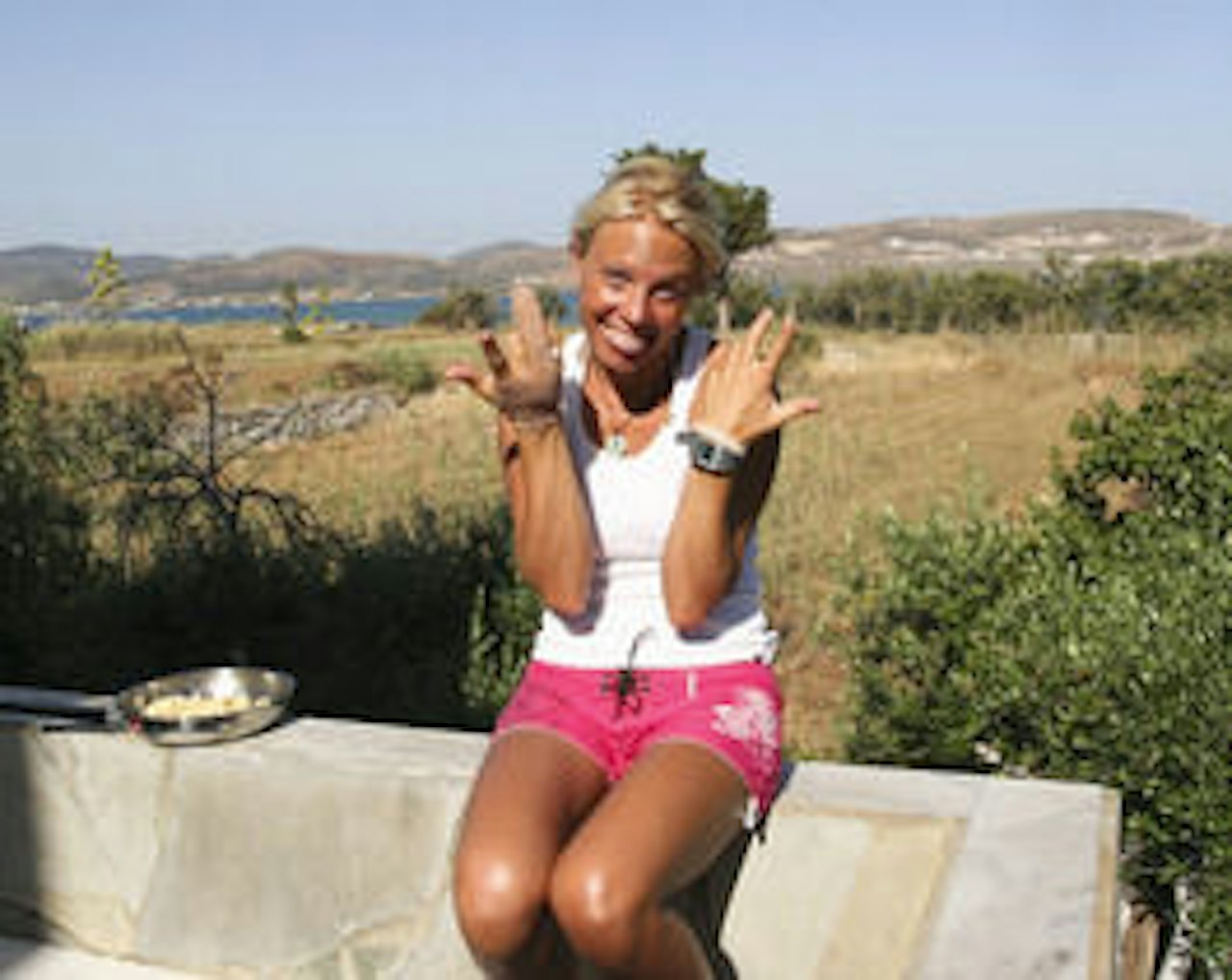 UPRAKTISK: Den bristede fingeren satte ikke Kari Schibevaag helt ut av spill. UPRAKTISK: Den bristede fingeren satte ikke Kari Schibevaag helt ut av spill.