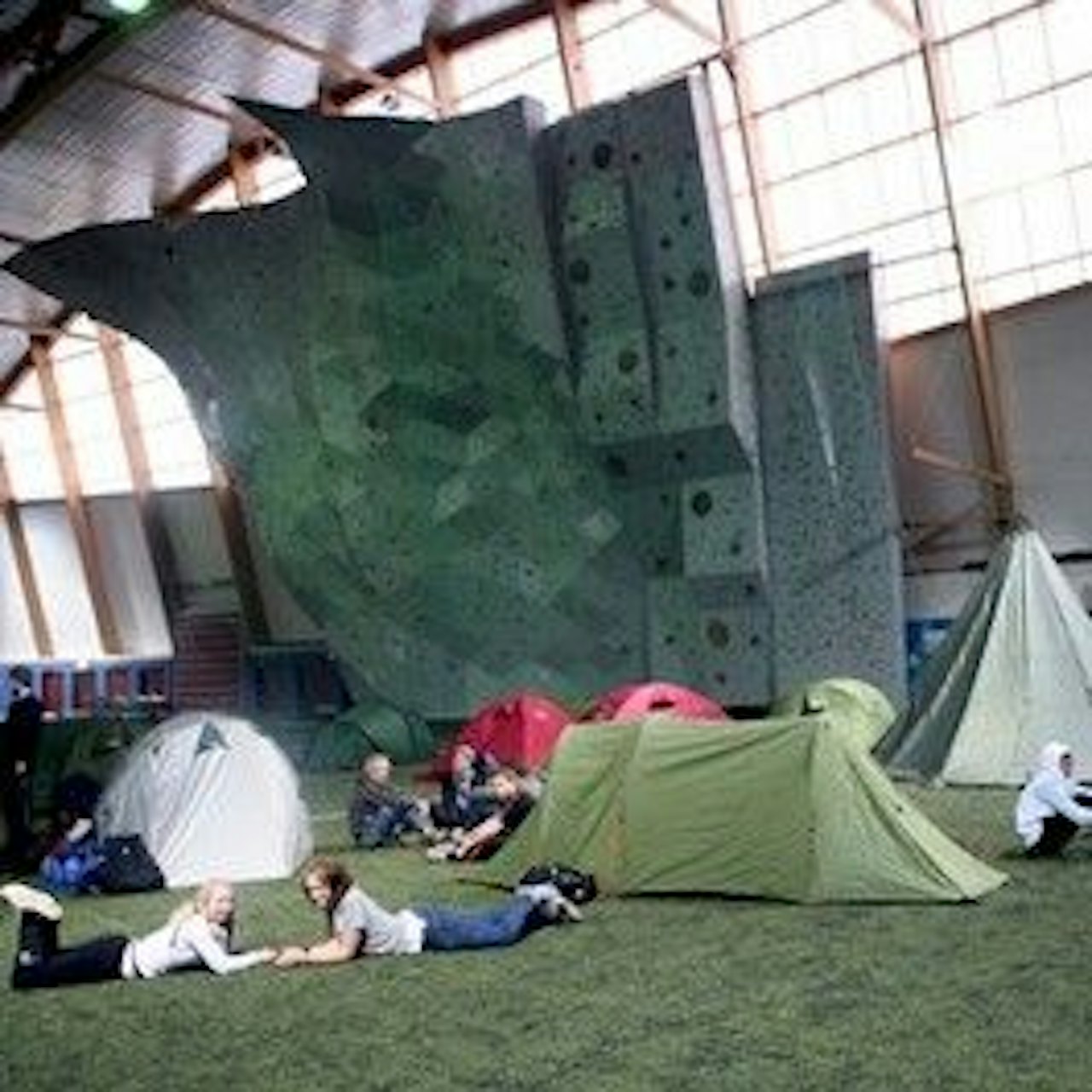 Fjellsportfestivalen har innendørs festivalcamp i The Wall. Fjellsportfestivalen har innendørs festivalcamp i The Wall.