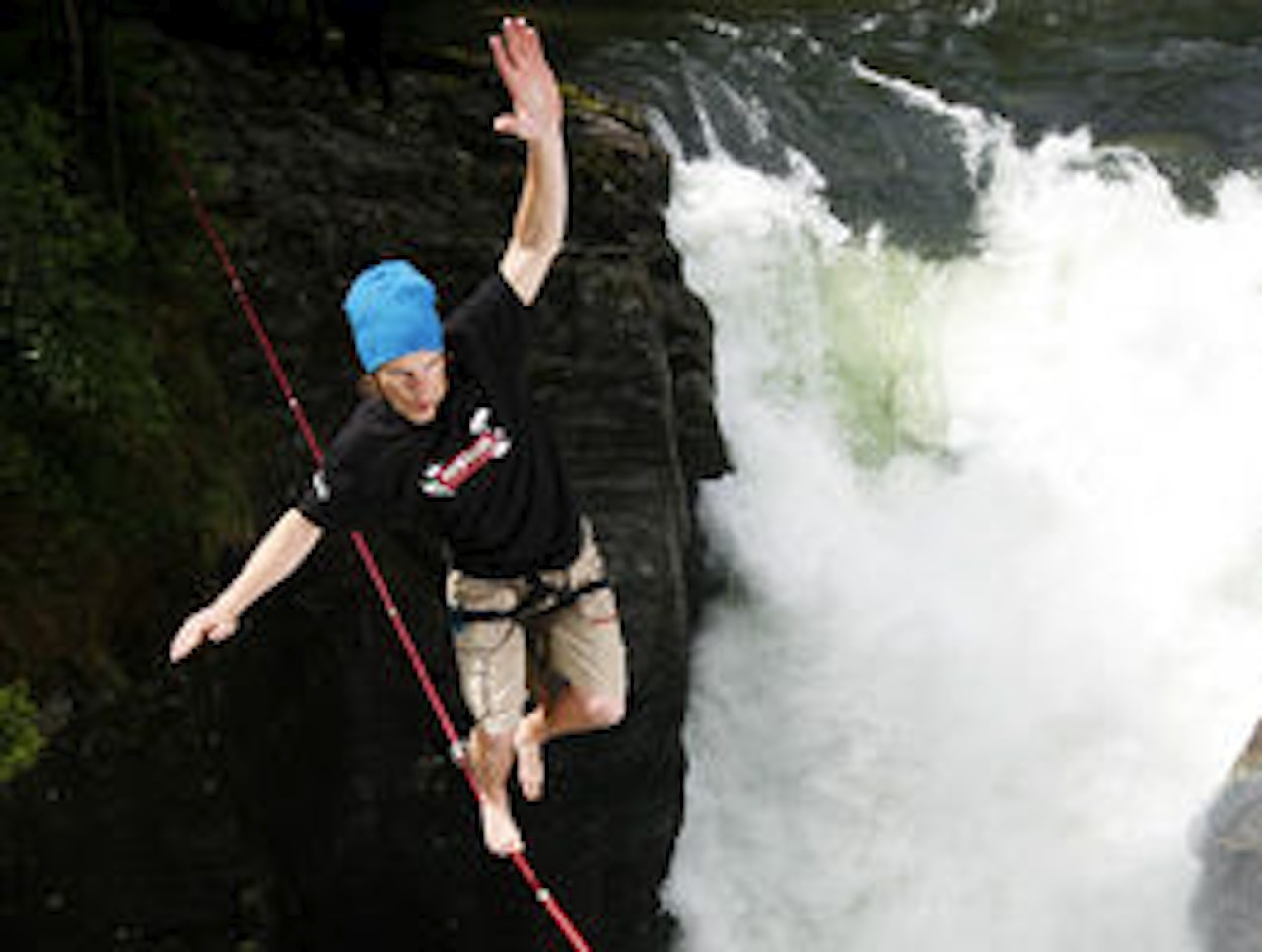 ELEGANT: Torkel Karoliussen lot barnevogna stå igjen på brua mens han spaserte over fossen ELEGANT: Torkel Karoliussen lot barnevogna stå igjen på brua mens han spaserte over fossen