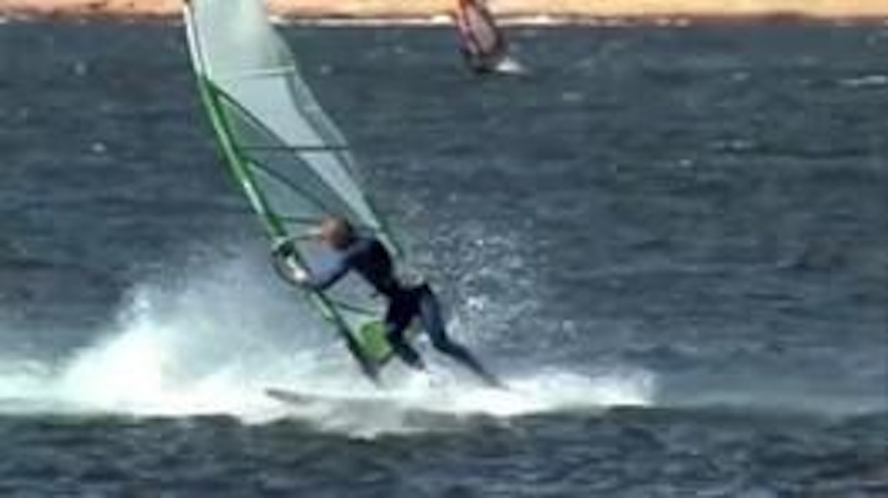 TRØKK: Kulingdagene har stått i kø til glede for alle brettseilerne på Østlandet. TRØKK: Kulingdagene har stått i kø til glede for alle brettseilerne på Østlandet.