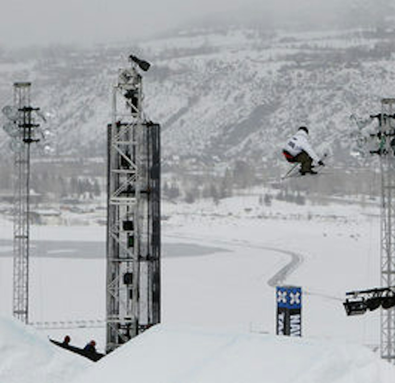 VIDERE: Andreas Håtveit kjører slopestylefinale nå. Foto: HPHval VIDERE: Andreas Håtveit kjører slopestylefinale nå. Foto: HPHval