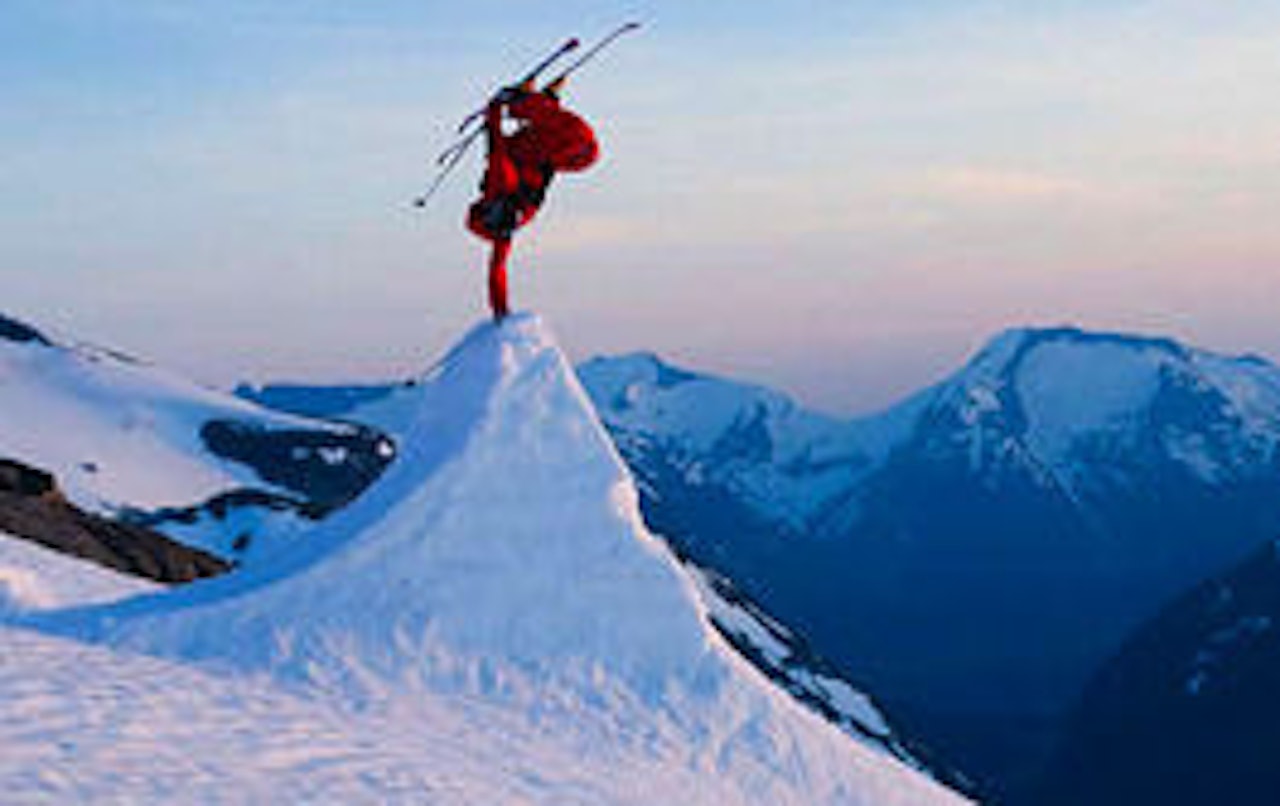 24/7: Even Sigstad på toppen av Strynefjellet ved midnatt. Foto: Chris Holter 24/7: Even Sigstad på toppen av Strynefjellet ved midnatt. Foto: Chris Holter