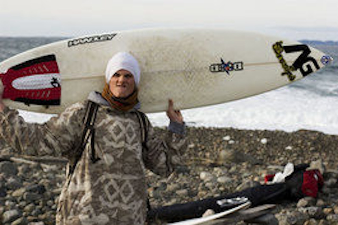 GIRA: Mikkel Bang gjør seg klar til en sommer full av surfing. Foto: Christian Nerdrum GIRA: Mikkel Bang gjør seg klar til en sommer full av surfing. Foto: Christian Nerdrum