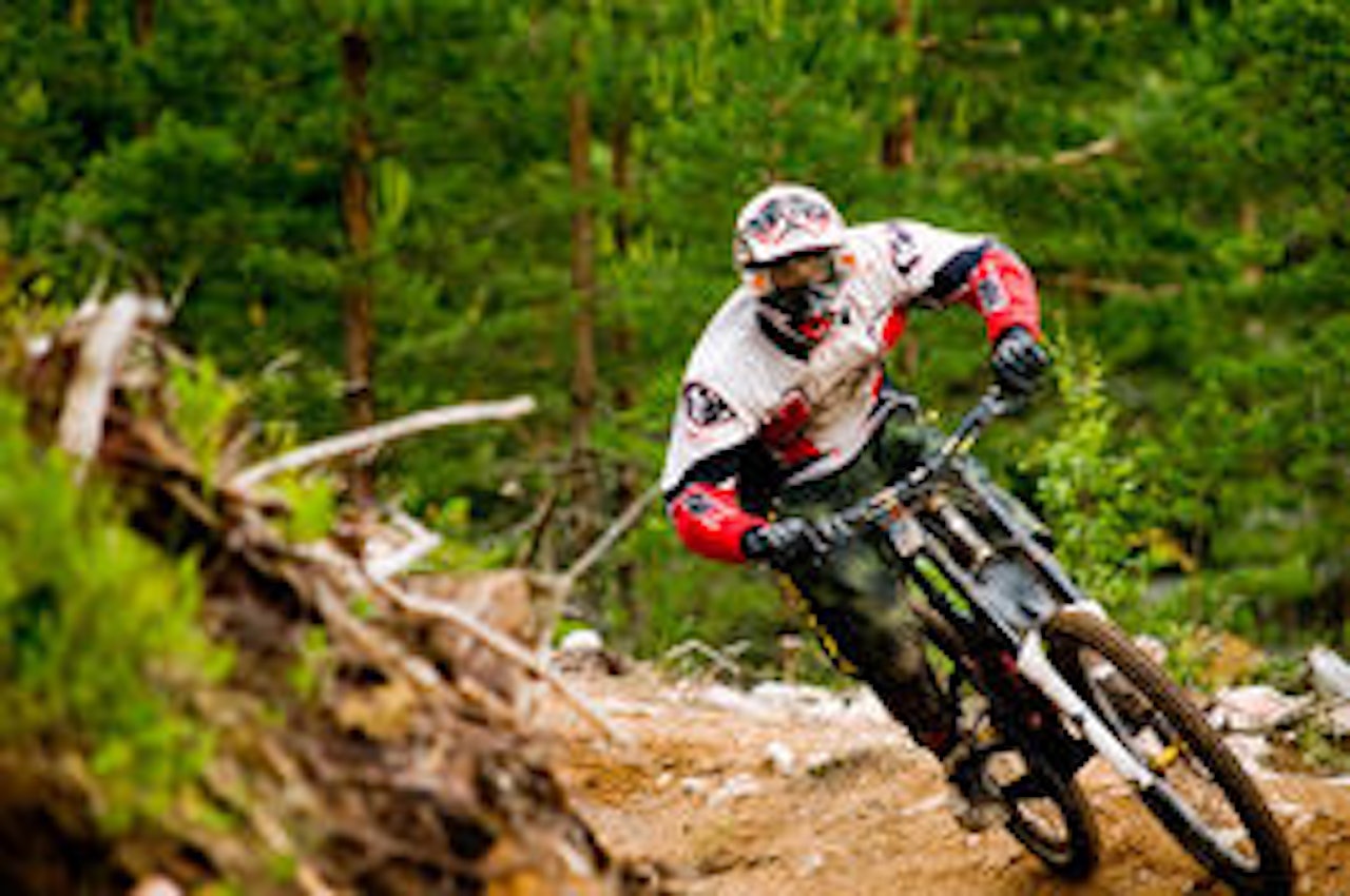 Striglede downhillløyper venter Fredrik Frostad kun tre timer fra Oslos gater. Foto: Vegard Breie Striglede downhillløyper venter Fredrik Frostad kun tre timer fra Oslos gater. Foto: Vegard Breie