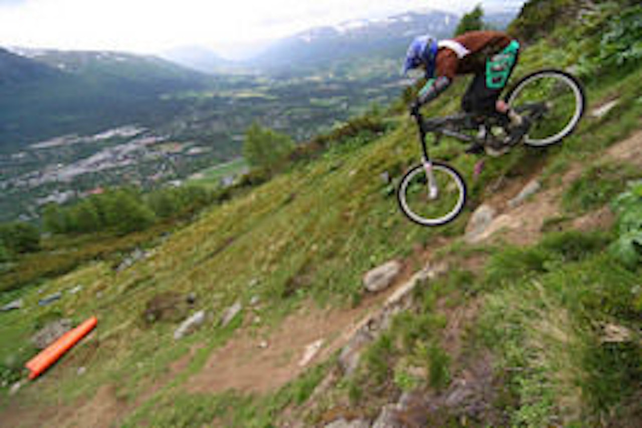DOWNHILL: Terje Nylende er en av gutta som drar på i filmen. Her gir han gass i Hovden. DOWNHILL: Terje Nylende er en av gutta som drar på i filmen. Her gir han gass i Hovden.