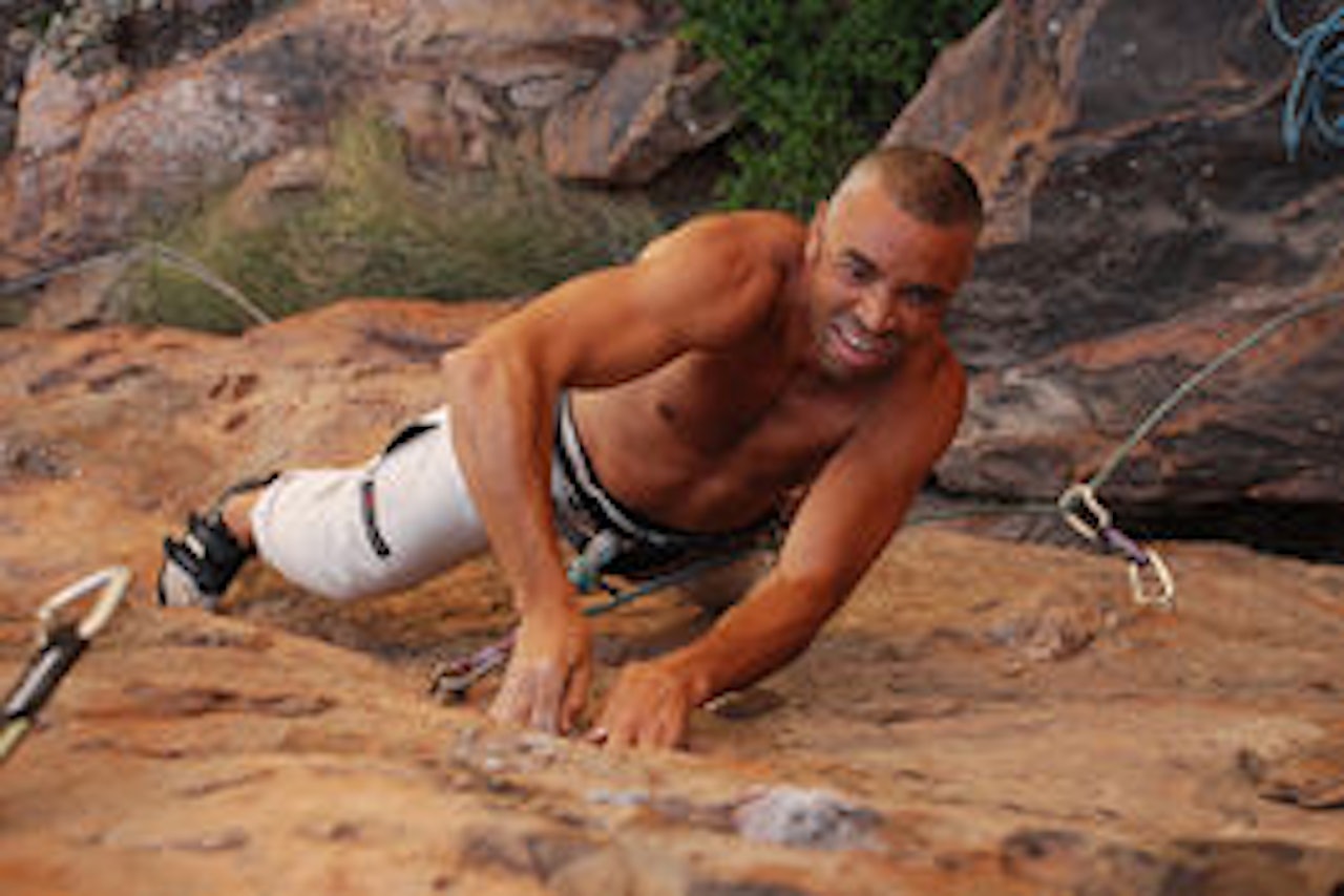 Kristen Reagan stiller som klatrer og basehopper for det finsk-norske laget. Foto: Reagan.no Kristen Reagan stiller som klatrer og basehopper for det finsk-norske laget. Foto: Reagan.no